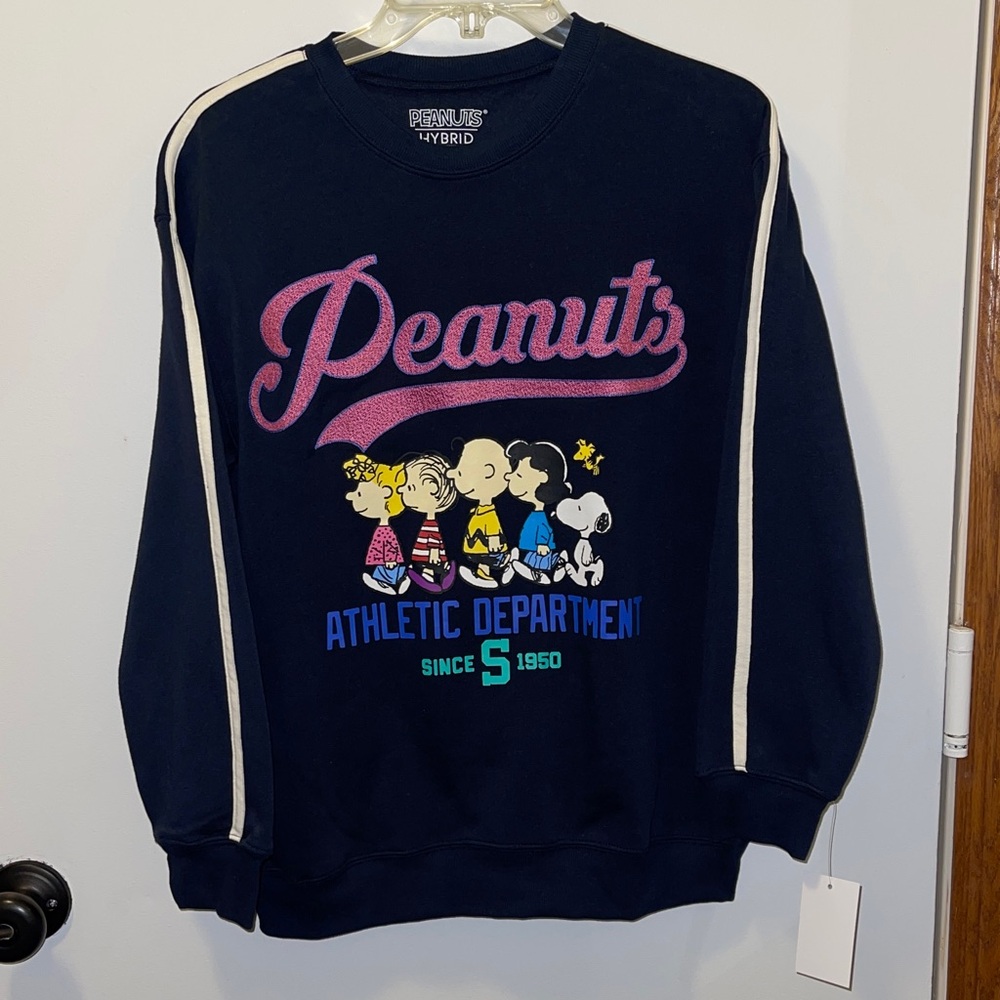 NWT Peanuts Snoopy Sweatshirt Small
